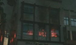 वाराणसी -पूर्वांचल की बहुचर्चित मिष्ठान भण्डार वाराणसी कचहरी स्थित राजश्री स्वीट्स में सिलेंडर फ़टने से लगी भीषड़ आग मौक़े पर ज़िला अधिकारी मौजूदसभी को सुरक्षित बाहर निकाला गया ! वाराणसी -पूर्वांचल की बहुचर्चित मिष्ठान भण्डार वाराणसी कचहरी स्थित राजश्री स्वीट्स में सिलेंडर फ़टने से लगी भीषड़ आग मौक़े पर ज़िला अधिकारी मौजूदसभी को सुरक्षित बाहर निकाला गया !