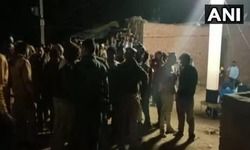 फर्रुखाबाद : बंधक बनाए गए सभी 23 बच्चे छुड़ाए गए, सिरफिरे की पुलिस मुठभेड़ में मौत फर्रुखाबाद : बंधक बनाए गए सभी 23 बच्चे छुड़ाए गए, सिरफिरे की पुलिस मुठभेड़ में मौत