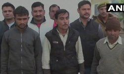 मुरादाबाद : भगतपुर पुलिस और इंटलीजेंस विंग ने ने 3 चोरों को गिरफ्तार किया है और 6 अन्य को पकड़ने के लिए सर्च ऑपरेशन चला रही है। इनके पास से पुलिस ने दो ट्रक और 32 लाख रुपये जब्त किए हैं। मुरादाबाद : भगतपुर पुलिस और इंटलीजेंस विंग ने ने 3 चोरों को गिरफ्तार किया है और 6 अन्य को पकड़ने के लिए सर्च ऑपरेशन चला रही है। इनके पास से पुलिस ने दो ट्रक और 32 लाख रुपये जब्त किए हैं।