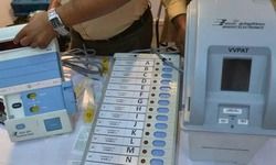 लखनऊ : ईवीएम से जुड़ा भ्रामक वीडियो पोस्ट करना पड़ा भारी, डीएम ने लिया सख्त एक्शन