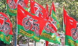 सपा के मेयर उम्मीदवार डा. आईएस तोमर ले आए सिंबल सपा के मेयर उम्मीदवार डा. आईएस तोमर ले आए सिंबल