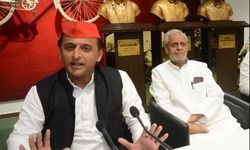 ताकतवर लोगों ने जमा लिया व्यवस्था पर कब्जा: अखिलेश