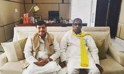 प्रगतिशील समाजवादी पार्टी के राष्ट्रीय अध्यक्ष शिवपाल सिंह यादव से ओम प्रकाश राजभर ने आवास पर मुलाक़ात की प्रगतिशील समाजवादी पार्टी के राष्ट्रीय अध्यक्ष शिवपाल सिंह यादव से ओम प्रकाश राजभर ने आवास पर मुलाक़ात की