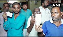 500 रुपए देकर दलितों की उंगली पर लगा दी स्याही