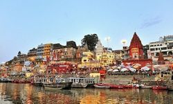 क्यूं कहते हैं कि काशी जमीन पर नहीं है, वह शिव के त्रिशूल के ऊपर है! क्यूं कहते हैं कि काशी जमीन पर नहीं है, वह शिव के त्रिशूल के ऊपर है!