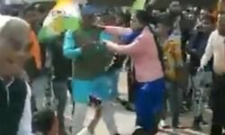 CAA के समर्थन में प्रदर्शन के दौरान महिला डिप्टी कलेक्टर पर हमला, खींचे बाल