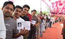 कानपुर : मतदान ने पकड़ी अच्छी रफ्तार, खराब वीवीपैट ने किया वोटरों को मायूस कानपुर : मतदान ने पकड़ी अच्छी रफ्तार, खराब वीवीपैट ने किया वोटरों को मायूस