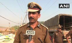 भक्त श्री राम लला के मंदिर के दर्शन कर रहे हैं। मंदिर जाने पर कोई प्रतिबंध नहीं हैं। सभी बाजार खुले हैं, स्थिति पूरी तरह से सामान्य है : आशुतोष पांडेय