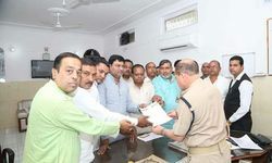 पुलिस उप महानिरीक्षक को सपा प्रतिनिधि मण्डल ने सौंपा ज्ञापन पुलिस उप महानिरीक्षक को सपा प्रतिनिधि मण्डल ने सौंपा ज्ञापन