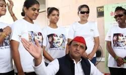 एसिड अटैक सर्वाइवर से मिले अखिलेश यादव एसिड अटैक सर्वाइवर से मिले अखिलेश यादव