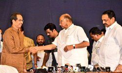 शरद पवार बोले- हमने ढाई-ढाई साल CM पद की मांग की थी शरद पवार बोले- हमने ढाई-ढाई साल CM पद की मांग की थी