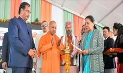 यूपी दिवस का दीप प्रज्ज्वलित कर राज्यपाल व मुख्यमंत्री ने किया उद्घाटन #RisingNewUP