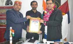 एसएसपी इटावा आकाश तोमर को पत्रकारों ने किया सम्मानित एसएसपी इटावा आकाश तोमर को पत्रकारों ने किया सम्मानित