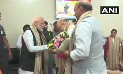 DM दफ्तर पहुंचे पीएम मोदी, थोड़ी देर में दाखिल करेंगे नामांकन