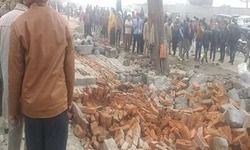 झांसी : दीवार गिरने से मलबे में 15 मजदूर दबे, 5 की मौत, हादसे पर मुख्यमंत्री ने जताया दुख झांसी : दीवार गिरने से मलबे में 15 मजदूर दबे, 5 की मौत, हादसे पर मुख्यमंत्री ने जताया दुख