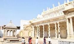 साल में केवल 2 बार ही खुलता है टेढ़े खम्भों वाला शाहजी मंदिर, बसंत पंचमी पर खुलेगा साल में केवल 2 बार ही खुलता है टेढ़े खम्भों वाला शाहजी मंदिर, बसंत पंचमी पर खुलेगा