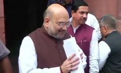 गृह मंत्री अमित शाह संसद पहुंचे उनके राज्यसभा में सुबह 11 बजे और लोकसभा में दोपहर एक बयान देने की उम्मीद है। गृह मंत्री अमित शाह संसद पहुंचे उनके राज्यसभा में सुबह 11 बजे और लोकसभा में दोपहर एक बयान देने की उम्मीद है।