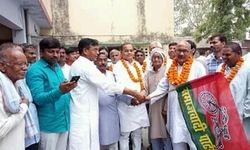 अयोध्या में हर दलों के युवाओं  नेताओ ने सैकड़ो की संख्या में सपा का दामन थामा