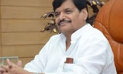 विधायक विजय मिश्रा पहुंचे शिवपाल के घर विधायक विजय मिश्रा पहुंचे शिवपाल के घर