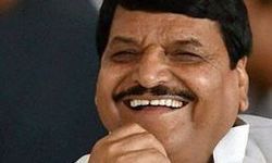 शिवपाल सिंह डीएम, एसएसपी से मिलने पहुंचे, अब मोर्चा एक्टिव मोड़ पर आ गया है-, कार्यकताओं की शिकायत के सिलसिले में आया था, शिकायत को लेकर डीएम,SSP से मिलने आया था। शिवपाल सिंह डीएम, एसएसपी से मिलने पहुंचे, अब मोर्चा एक्टिव मोड़ पर आ गया है-, कार्यकताओं की शिकायत के सिलसिले में आया था, शिकायत को लेकर डीएम,SSP से मिलने आया था।