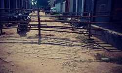 चंदौली का बबुरी मार्किट पूरी तरह से सील कर दिया गया है। लगातार मिल रहे कोरोना संक्रमितों के कारण जिला प्रशासन ने यह फैसला लिया है.