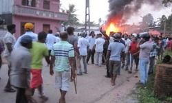 श्रीलंका - फेसबुक पोस्ट से बवाल, मस्जिदों पर हमले, लगाया कर्फ्यू