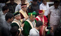 दीक्षांत समारोह के मंच से खूब चले सियासी तीर दीक्षांत समारोह के मंच से खूब चले सियासी तीर