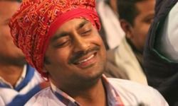 भोजपुरी बिरोध का मिनी स्कर्ट आज कल किसने पहना है ?