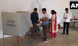 झांसी -सरस्वती पाठशाला औद्योगिक इंटर कॉलेज में मतदान केंद्र संख्या 274, 275, 276, 277, 278, 279 और 280 पर तैयारी पूरी चौथे चरण का मतदान आज सुबह 7 बजे शुरू होगा।