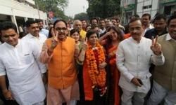 भाजपा से संयुक्ता भाटिया और सपा से मीरा वर्धन सहित कई ने किया लखनऊ मेयर के लिए नामांकन भाजपा से संयुक्ता भाटिया और सपा से मीरा वर्धन सहित कई ने किया लखनऊ मेयर के लिए नामांकन