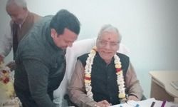 सम्पूर्णानंद संस्कृत विश्वविद्यालय वाराणसी के कुलपति प्रो यदुनाथ प्रसाद दुबे के कार्यकाल में तीन माह की वृद्धि की गई, जिसकी सूचना उत्तर प्रदेश के राज्यपाल ने अपने पत्र को भेजकर सूचित किया है।