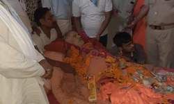 शोभन मंदिर के महंत 1008 स्वामी विरक्तानंद जी महाराज ब्रह्मलीन हो गए। अंतिम दर्शन के लिए भारी संख्या में भक्त मंदिर पहुंचे। महंत विरक्तानंद जी महाराज शोभन सरकार के नाम से विख्यात थे। शोभन मंदिर के महंत 1008 स्वामी विरक्तानंद जी महाराज ब्रह्मलीन हो गए। अंतिम दर्शन के लिए भारी संख्या में भक्त मंदिर पहुंचे। महंत विरक्तानंद जी महाराज शोभन सरकार के नाम से विख्यात थे।