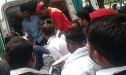 अनशन पर बैठे सपा के दो नेताओं की हालत बिगड़ी अनशन पर बैठे सपा के दो नेताओं की हालत बिगड़ी