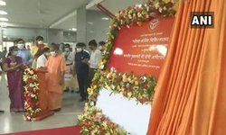 उत्तर प्रदेश के मुख्यमंत्री ने नोएडा के सेक्टर-39 में 400 बेड वाले कोविड-19 अस्पताल का उद्घाटन किया। इस कार्यक्रम में नोएडा के जिलाधिकारी सुहास एलवाई भी मौजूद थे। उत्तर प्रदेश के मुख्यमंत्री ने नोएडा के सेक्टर-39 में 400 बेड वाले कोविड-19 अस्पताल का उद्घाटन किया। इस कार्यक्रम में नोएडा के जिलाधिकारी सुहास एलवाई भी मौजूद थे।