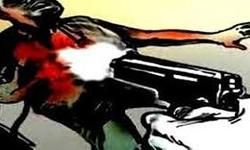 कुख्यात हिस्ट्रीशीटर TOP-10 अपराधी जुगनू पाठक की बाइक पर पीछे बैठे दोस्त अंशु यादव ने गोली मार दी जिससे मौके पर ही मृत्यु हो गई, थाना दक्षिण पर हत्या का मुक़दमा मृतक के पिता ने लिखाया । कुख्यात हिस्ट्रीशीटर TOP-10 अपराधी जुगनू पाठक की बाइक पर पीछे बैठे दोस्त अंशु यादव ने गोली मार दी जिससे मौके पर ही मृत्यु हो गई, थाना दक्षिण पर हत्या का मुक़दमा मृतक के पिता ने लिखाया ।