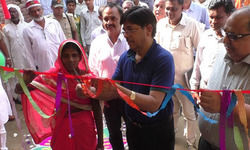 अब तो हमहू छाती ठोक कय कही सकी थय हमरे सिर पर छत बाय.