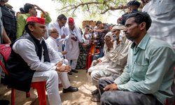 योगी सरकार में आत्महत्या करने को मजबूर हो रहे हैं किसान: अखिलेश योगी सरकार में आत्महत्या करने को मजबूर हो रहे हैं किसान: अखिलेश