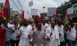 चंदौली में सयुस का विरोध प्रदर्शन, पुतले को लेकर पुलिस से हुई छीनाझपटी