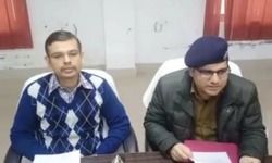 बाराबंकी : दुष्कर्म पीड़िता छात्रा की आत्महत्या मामले में एसपी-डीएम ने की संयुक्त प्रेसवार्ता