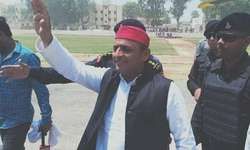 सपा अध्यक्ष अखिलेश यादव ने नामांकन किया, कार्यकर्ताओं ने दिखाई ताकत सपा अध्यक्ष अखिलेश यादव ने नामांकन किया, कार्यकर्ताओं ने दिखाई ताकत