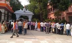 फरियादियों से मिले योगी, मिला समाधान का आश्वासन फरियादियों से मिले योगी, मिला समाधान का आश्वासन