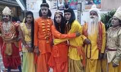 рдкрд╛рд░рдВрдкрд╛рд░рд┐рдХ рднрд░рдд рдорд┐рд▓рд╛рдк рджреЗрдЦрдиреЗ рдХреЗ рд▓рд┐рдП рд╢реНрд░рджреНрдзрд╛рд▓реБрдУрдВ рдХреА рдЙрдордбрд╝реА рднреАрдбрд╝ рдкрд╛рд░рдВрдкрд╛рд░рд┐рдХ рднрд░рдд рдорд┐рд▓рд╛рдк рджреЗрдЦрдиреЗ рдХреЗ рд▓рд┐рдП рд╢реНрд░рджреНрдзрд╛рд▓реБрдУрдВ рдХреА рдЙрдордбрд╝реА рднреАрдбрд╝