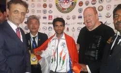 खिदमत ए आवाम युवा समिति ने ढोल नगाड़ों व फूल मालाओं से लोनी के आफताब सैफी का जोर दार स्वागत किया फाइनल बाउट में सैफी ने पाकिस्तान को हराकर गोल्ड पर किया कब्ज़ा ....