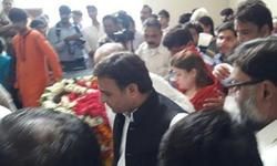 नीरज जी के लिए कुछ ऐसा करेंगे कि दुनिया याद रखेः अखिलेश नीरज जी के लिए कुछ ऐसा करेंगे कि दुनिया याद रखेः अखिलेश