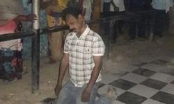 वाराणसी : सारनाथ थाना क्षेत्र के हवेलिया चौराहा के समीप विश्रामालय में एक 30-35 वर्ष के युवक का शव लटकता हुआ मिला! संदिग्ध परिस्थति में युवक का घुटना जमीन से ट्च हो रहा है!