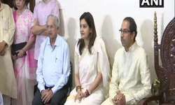 प्रियंका चतुर्वेदी शिवसेना में हुईं शामिल, उठाया कांग्रेस में महिलाओं के सम्मान का मुद्दा