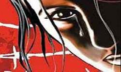 कन्नौज- किशोरी को लिफ्ट देने के बहाने गाड़ी में बैठाया सूनसान बन्द पड़े मकान में ले जाकर किया दुष्कर्म. किशोरी के मना करने पर दबंग ने की पिटाई. मामला कन्नौज सदर कोतवाली क्षेत्र का.