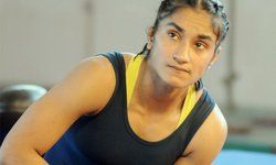 भारत की महिला पहलवान विनेश फोगाट ने जीता गोल्ड मेडल, अब तक भारत के खाते में 23 गोल्ड।