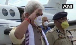 जम्मू-कश्मीरः श्रीनगर एयरपोर्ट पहुंचे मनोज सिन्हा। उन्हें जीसी मुर्मू के बाद नया उपराज्यपाल नियुक्त किया गया है। जम्मू-कश्मीरः श्रीनगर एयरपोर्ट पहुंचे मनोज सिन्हा। उन्हें जीसी मुर्मू के बाद नया उपराज्यपाल नियुक्त किया गया है।