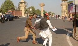 समाजवादी छात्र सभा कार्यकर्ताओं पर लाठीचार्ज, सीएम आवास पर कर रहे थे प्रदर्शन